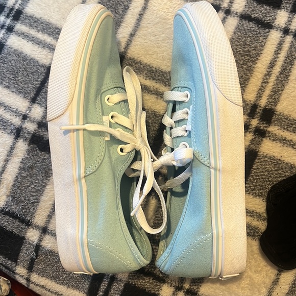Light blue vans - Picture 4 of 6